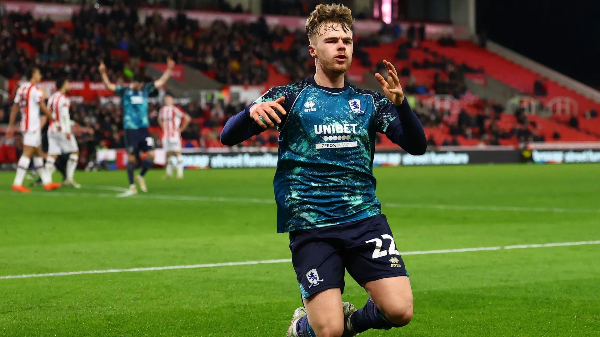 Các cầu thủ Middlesbrough ăn mừng bàn thắng ở Championship