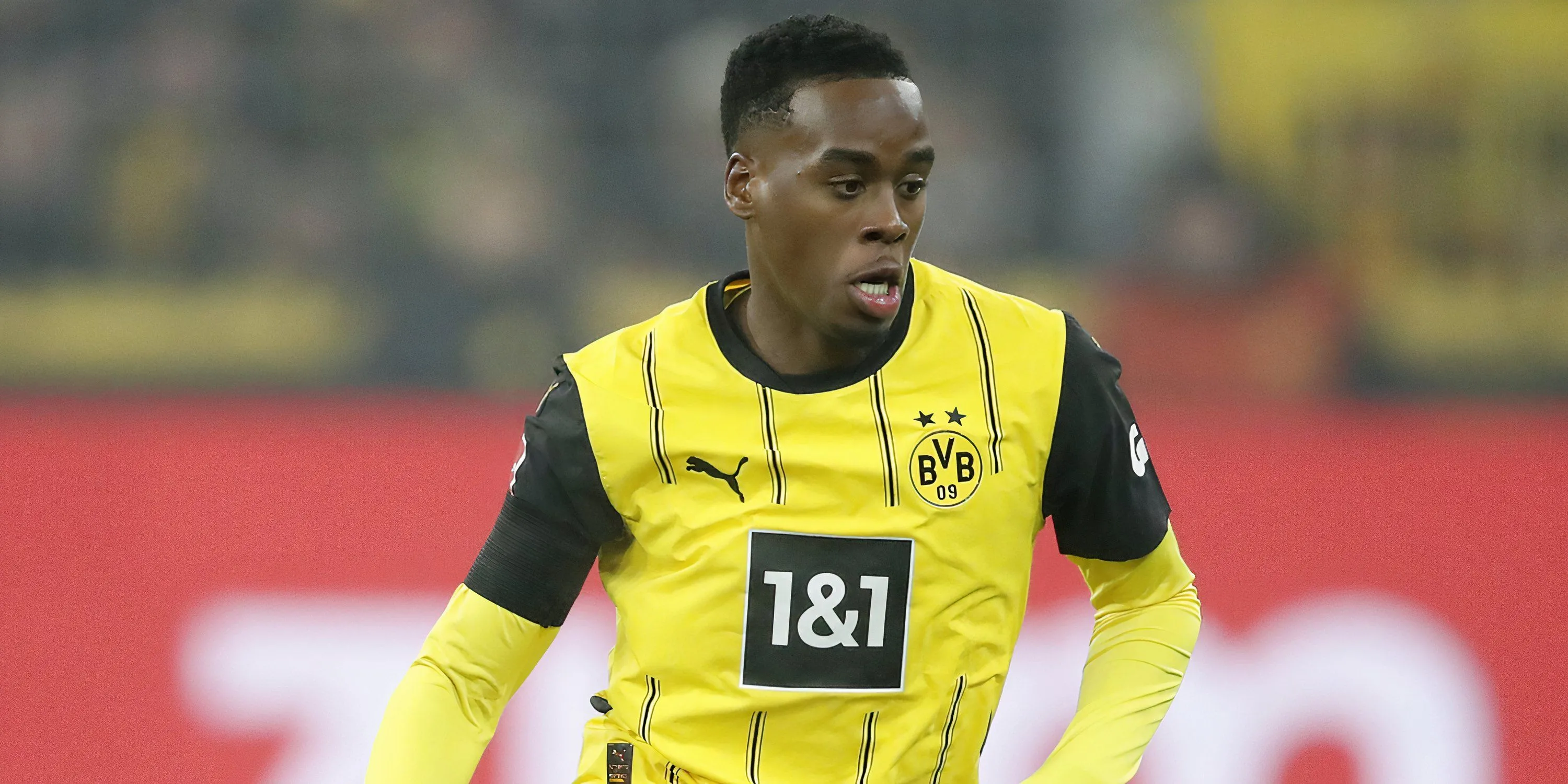 Cầu thủ Jamie Bynoe-Gittens thi đấu cho Borussia Dortmund