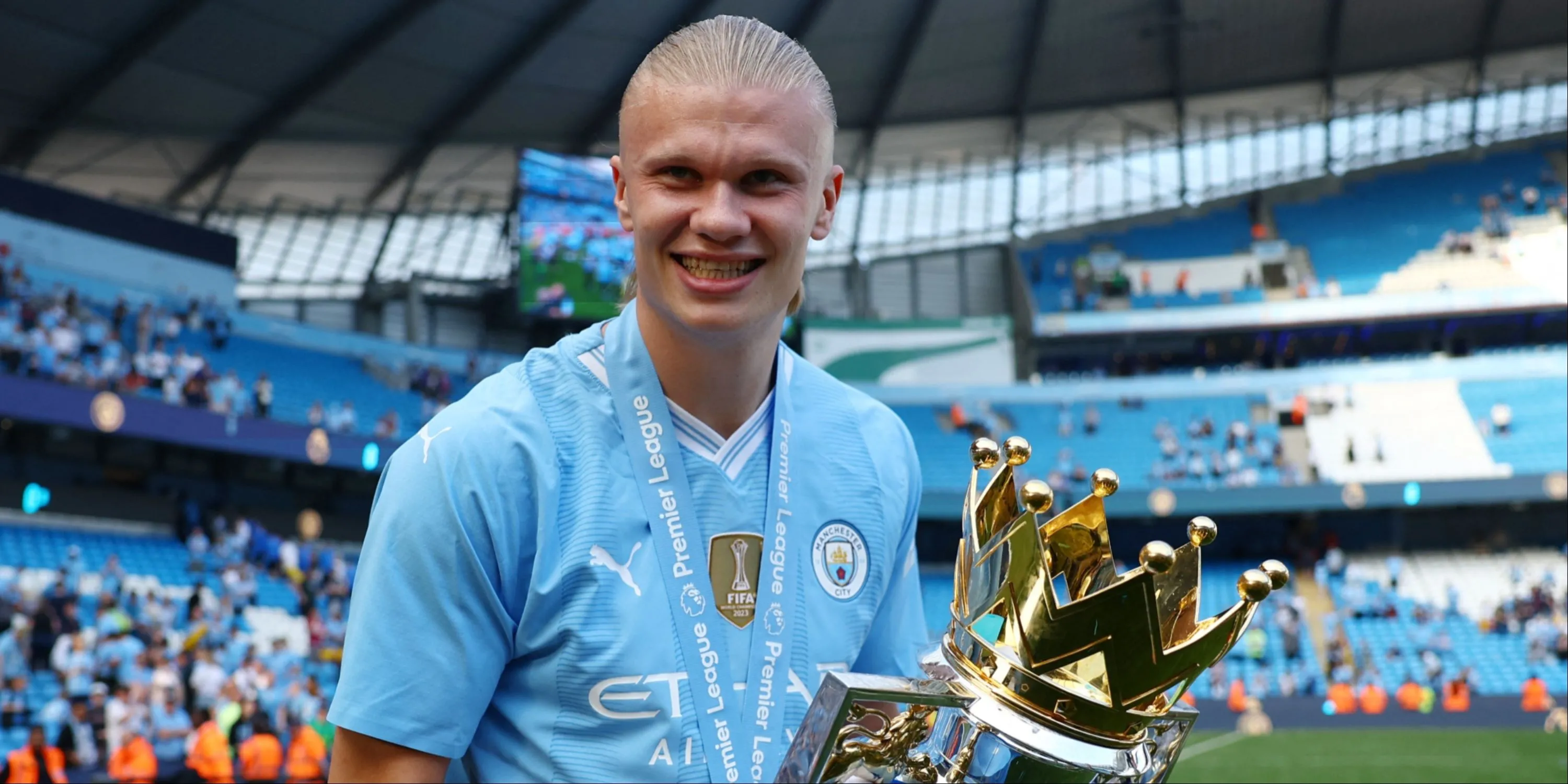 Erling Haaland nâng cao cúp Premier League cùng Manchester City