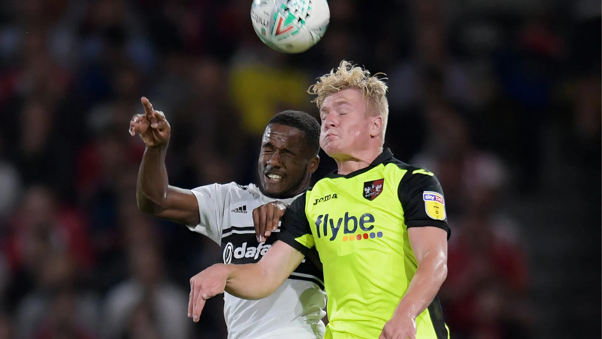 Hậu vệ Jack Sparkes trong màu áo Exeter City