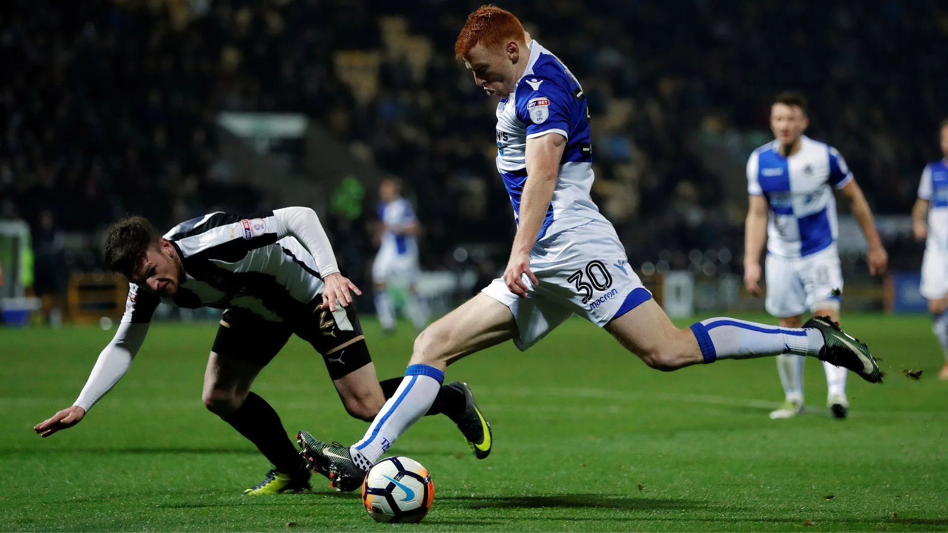 Hình ảnh tiền đạo Rory Gaffney trong màu áo Bristol Rovers thời điểm thi đấu ấn tượng dưới dạng cho mượn