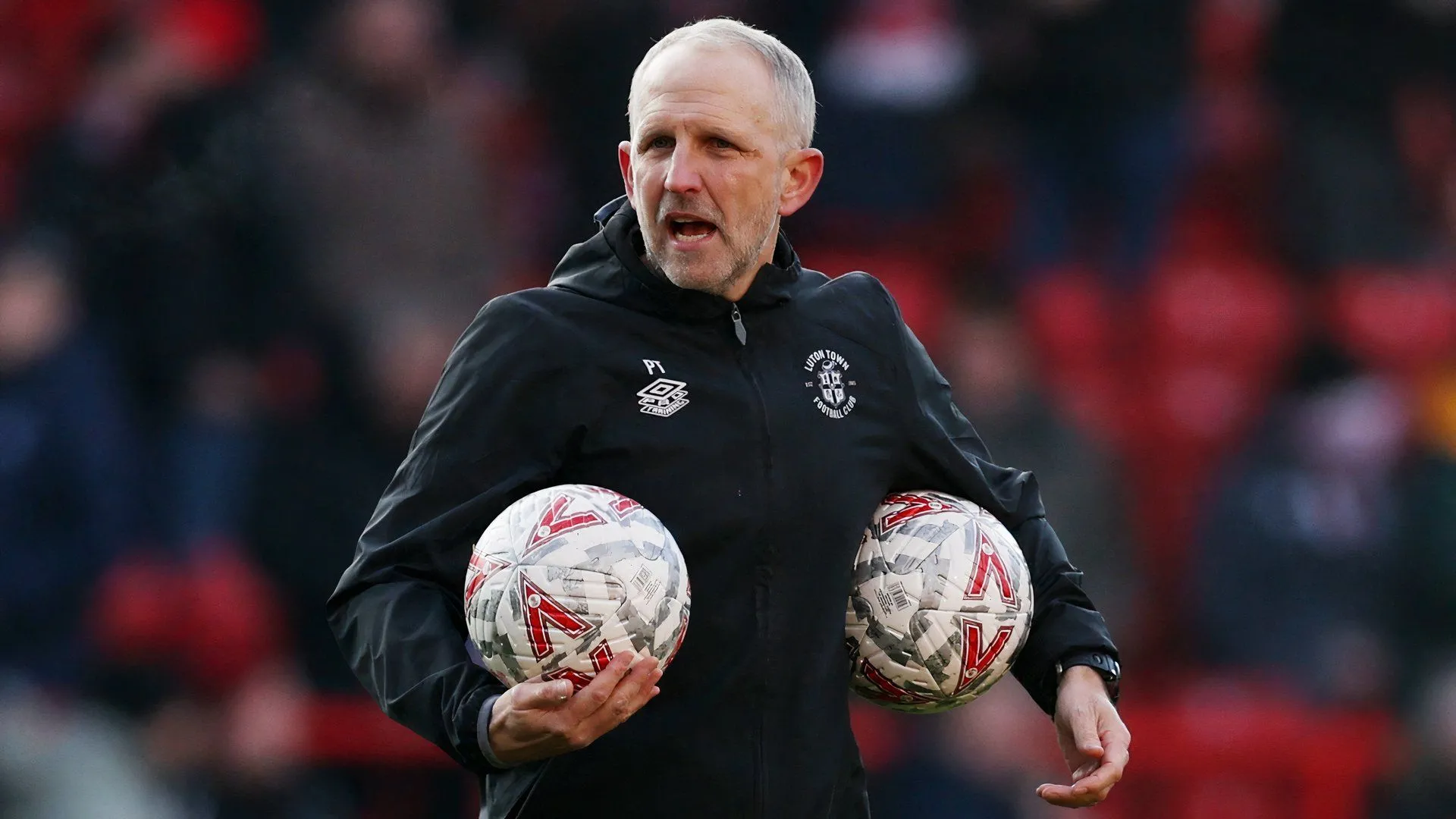 Kinh nghiệm HLV trưởng và trợ lý của Paul Trollope