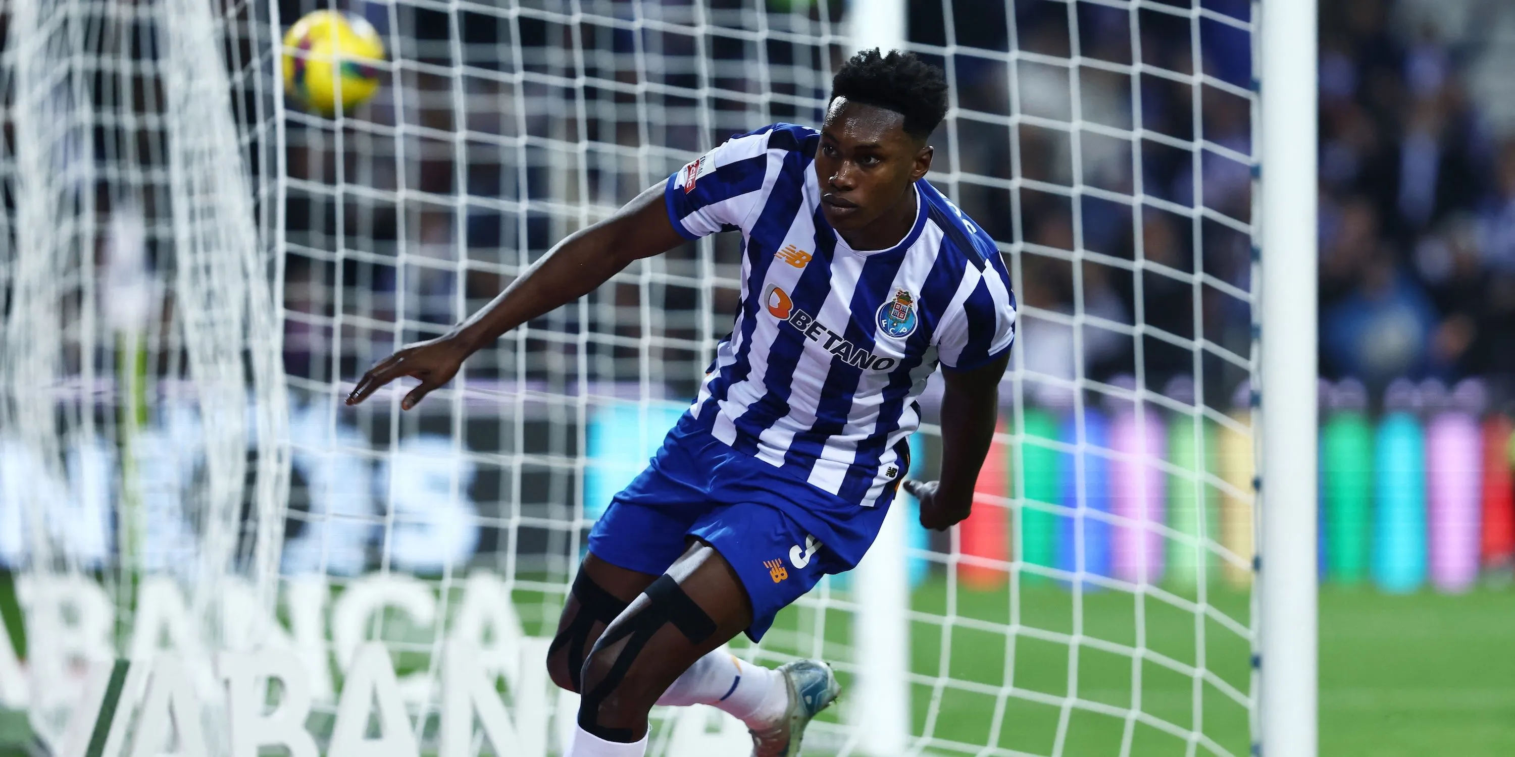 Samu Aghehowa (FC Porto) ăn mừng, cầu thủ được so sánh với Viktor Gyokeres