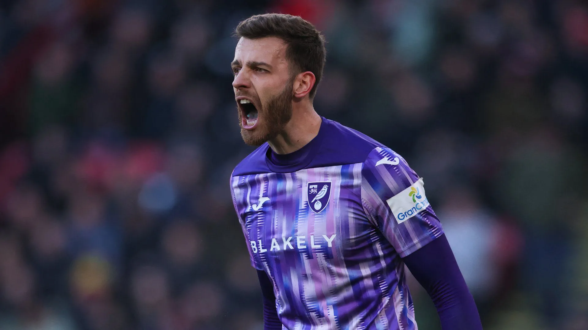Thủ môn Angus Gunn thi đấu cho Norwich City