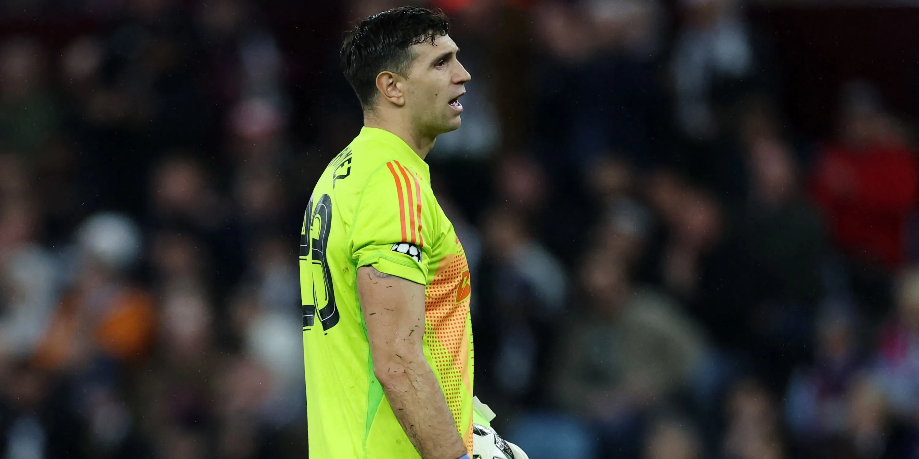 Thủ môn Emi Martinez trong màu áo Aston Villa, tâm điểm tin đồn chuyển nhượng.