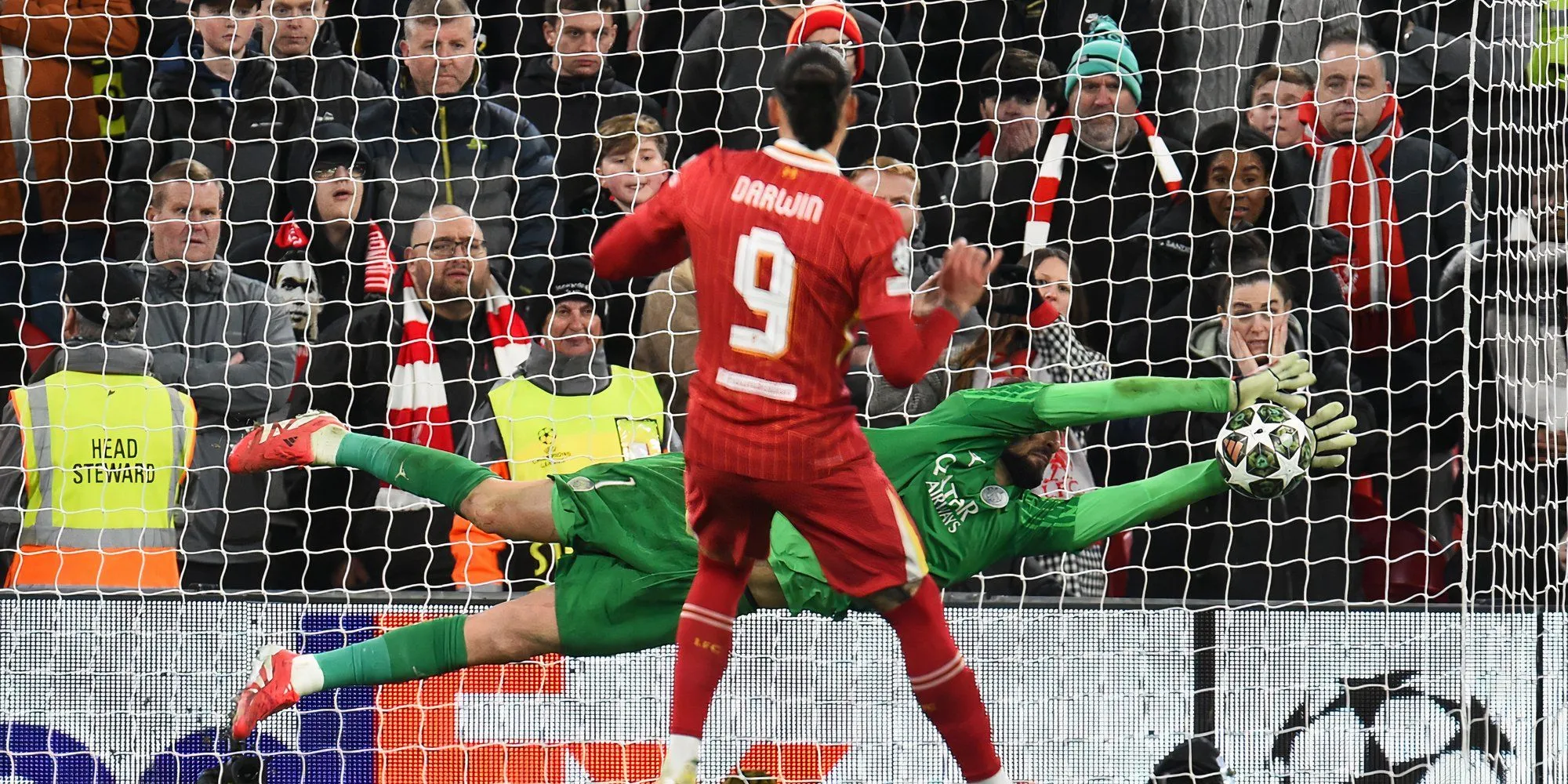 Thủ môn Gianluigi Donnarumma trong trận đấu giữa PSG và Liverpool tại Champions League