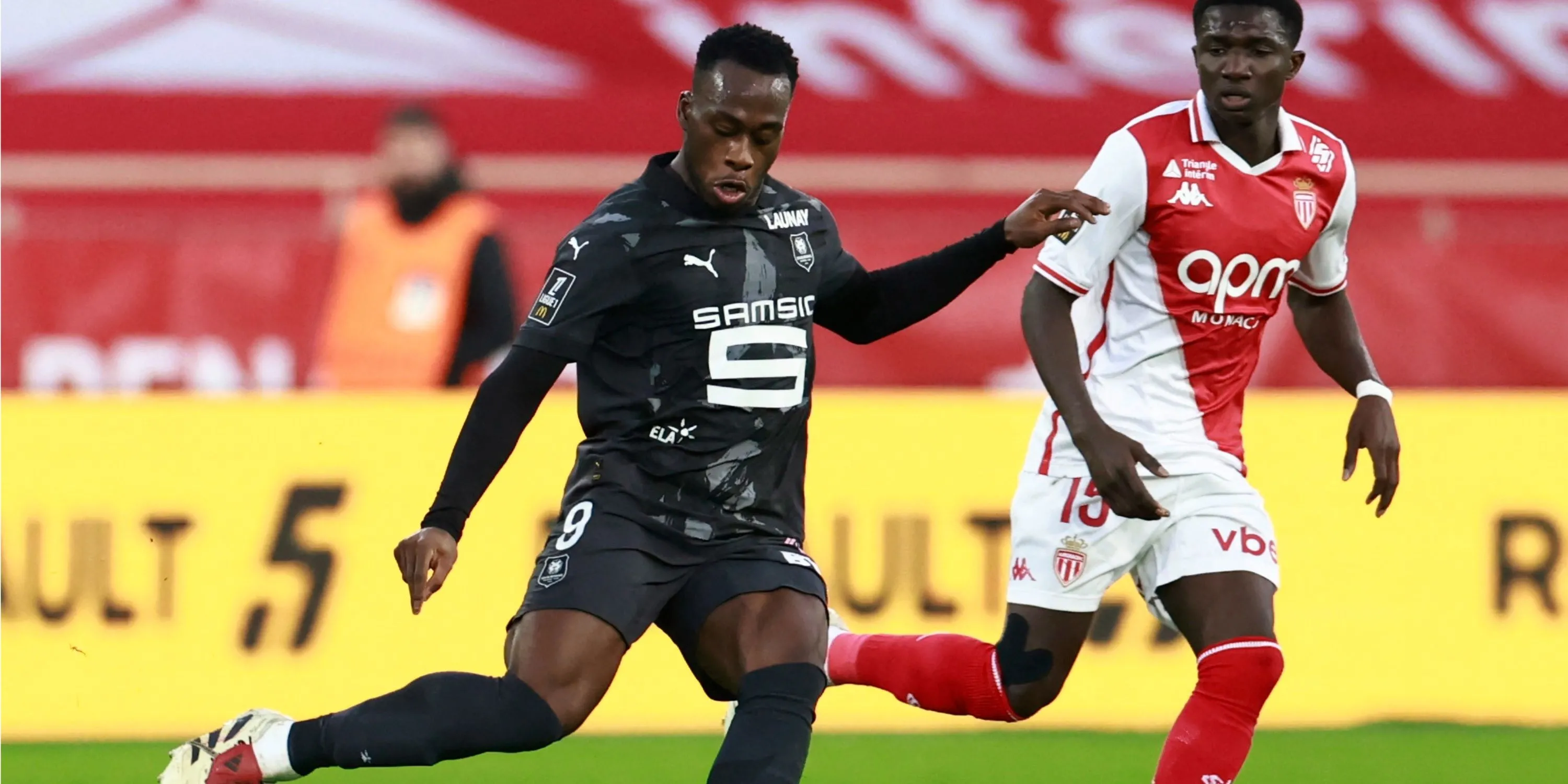 Tiền đạo Arnaud Kalimuendo trong màu áo Stade Rennais, mục tiêu chuyển nhượng của Newcastle