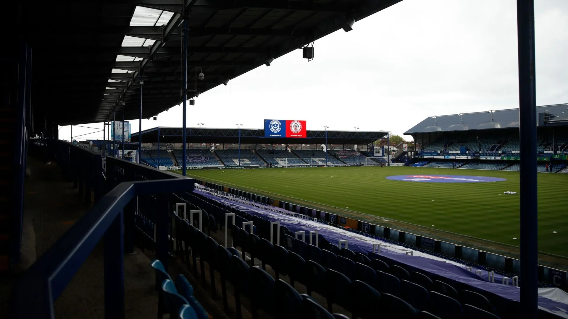 Toàn cảnh sân vận động Fratton Park, pháo đài của Portsmouth tại Championship