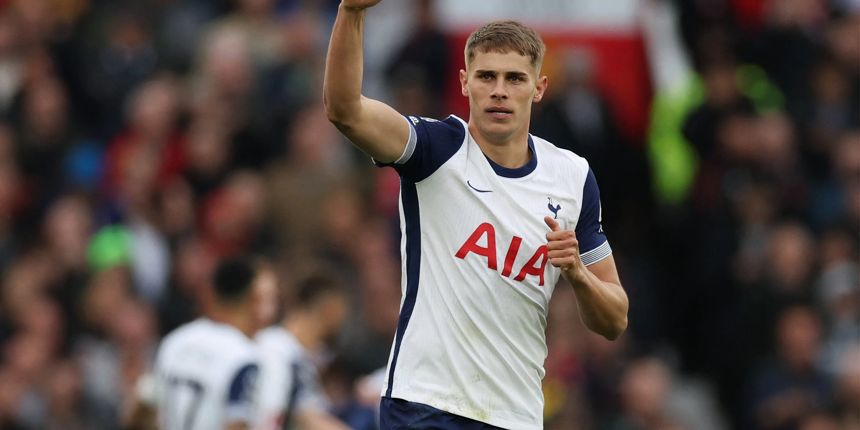 Trung vệ Micky van de Ven, trụ cột hàng thủ Tottenham