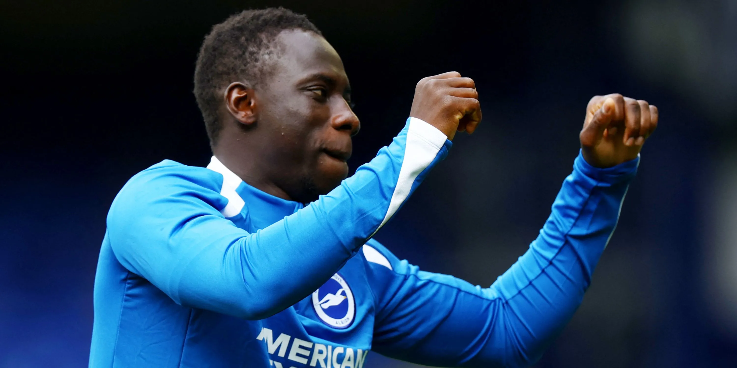 Yankuba Minteh trong màu áo Brighton trên sân tập
