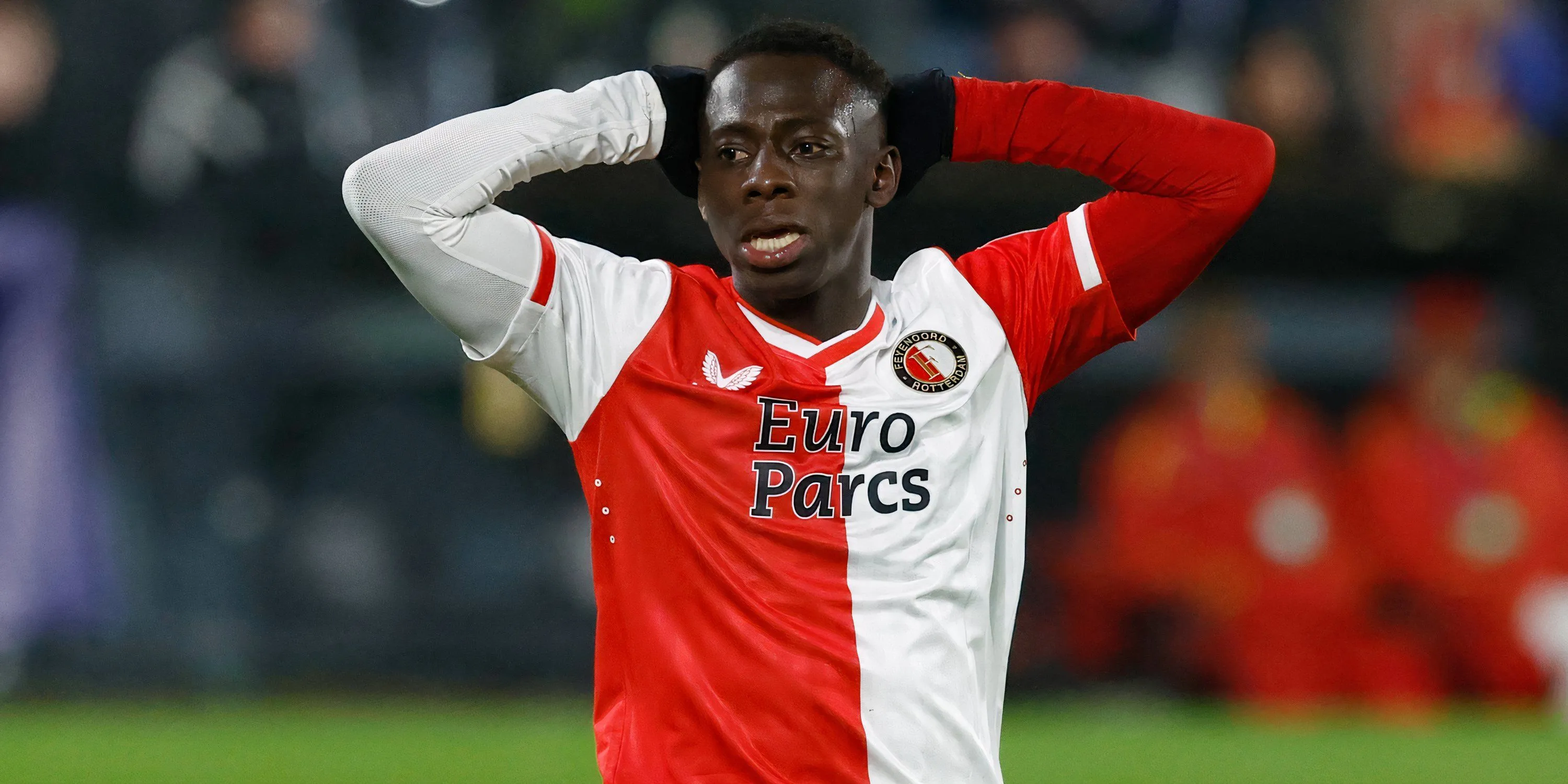 Yankuba Minteh trong màu áo Feyenoord, mục tiêu chuyển nhượng của Arsenal