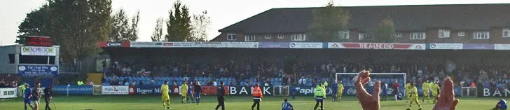 Bảng tỷ số điện tử tại sân Moss Rose, gần khán đài Star Lane của Macclesfield Town