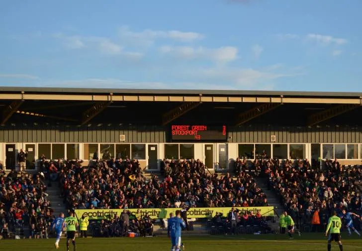 Bảng tỷ số điện tử trên sân The New Lawn của Forest Green Rovers