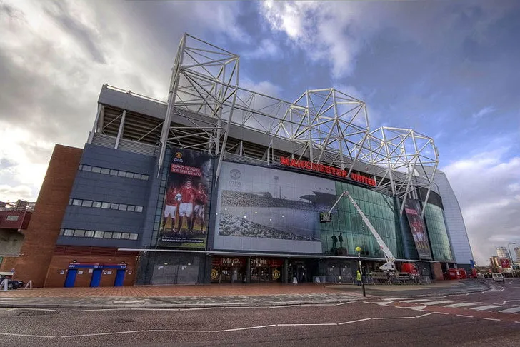 Bên ngoài sân Old Trafford, công trình kiến trúc ấn tượng của Manchester United