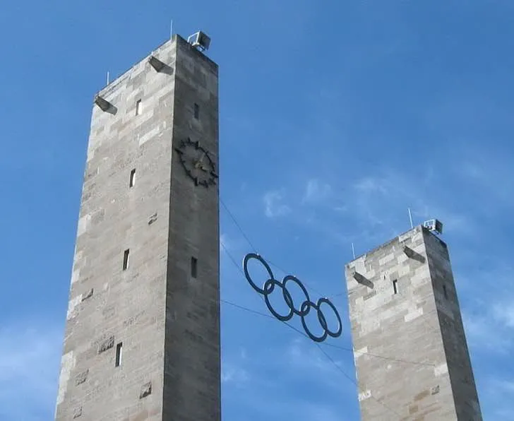 Biểu tượng Vòng tròn Olympic tại sân Olympiastadion Berlin