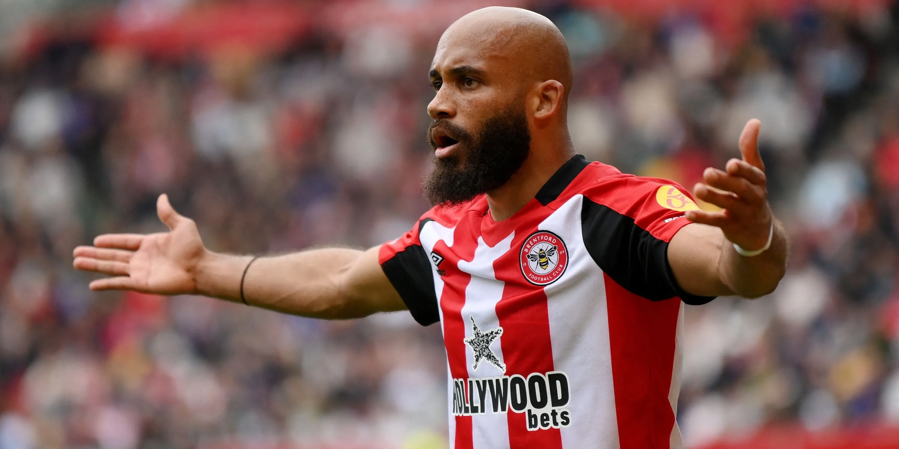 Bryan Mbeumo trong màu áo Brentford, nơi anh thi đấu thành công trước khi chuyển đến Manchester United.