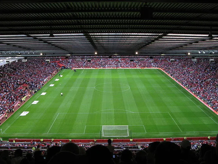 Cận cảnh mặt sân Old Trafford xanh mướt, sẵn sàng cho những trận cầu đỉnh cao của Manchester United