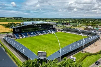 Cảnh toàn cảnh sân vận động Mill Farm của CLB AFC Fylde