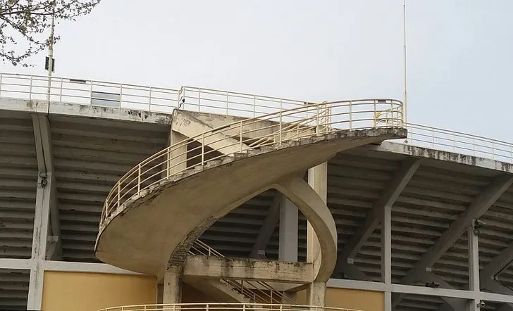 Cầu thang xoắn ốc độc đáo tại sân vận động Stadio Artemio Franchi