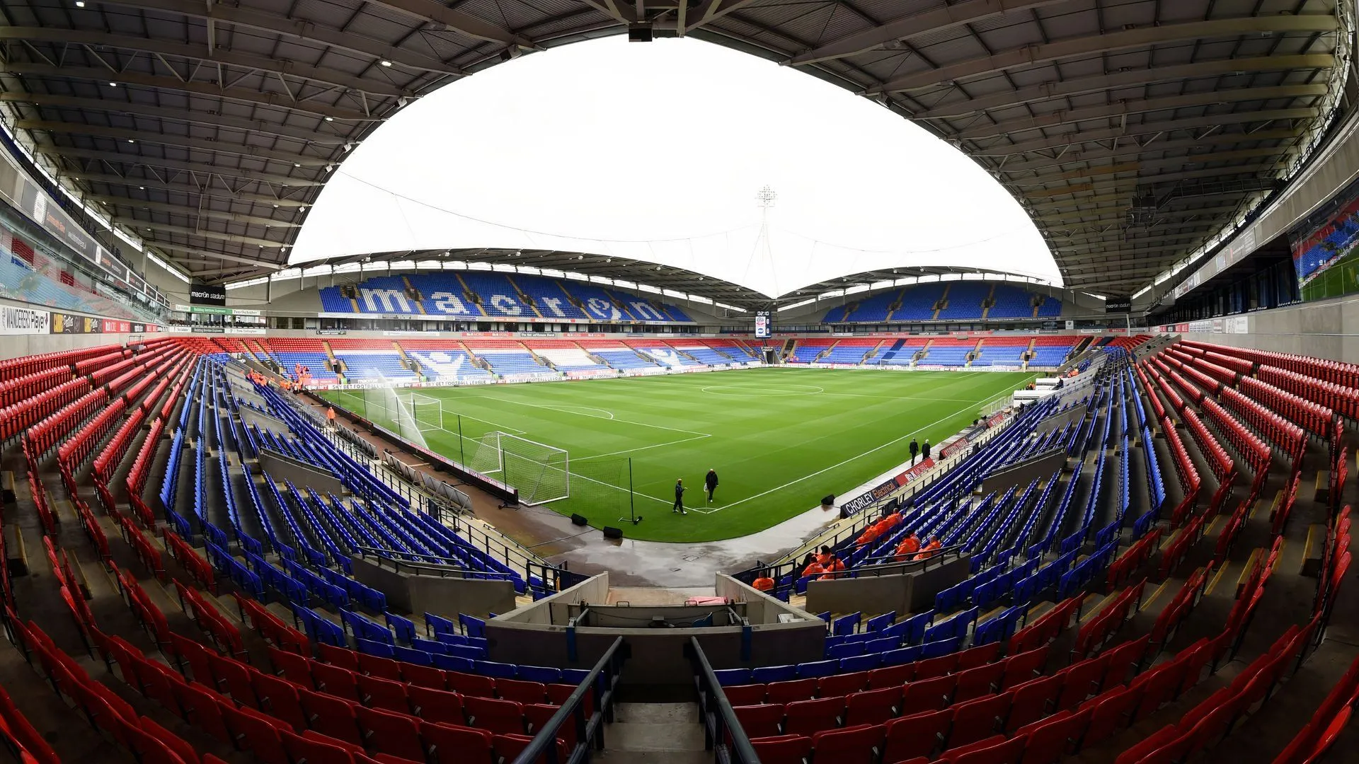 Cầu thủ Bolton Wanderers trong trận đấu tại League One