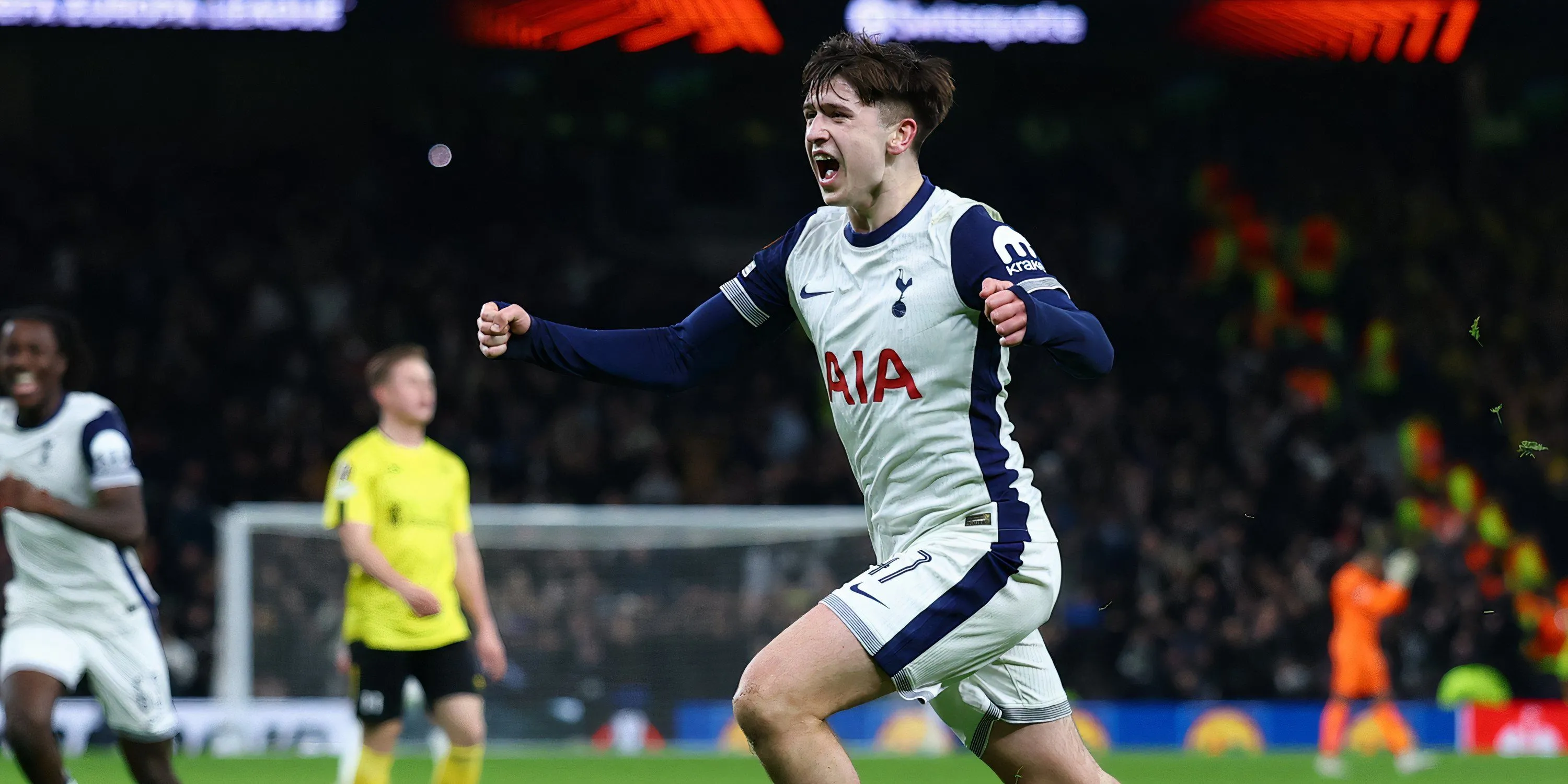 Cầu thủ trẻ Mikey Moore của Tottenham ra sân tại Europa League