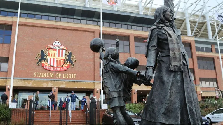 Cổng chính Sân vận động Ánh Sáng, lối vào đặc trưng của sân nhà Sunderland