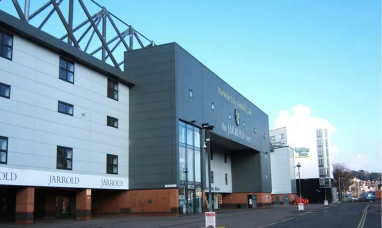 Cổng vào chính sân Carrow Road, điểm đón tiếp người hâm mộ