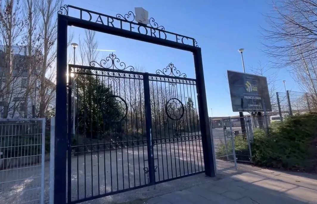 Cổng vào sân Princes Park, Dartford