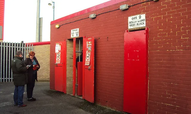 Cổng vào sân Victoria Road (Turnstiles)