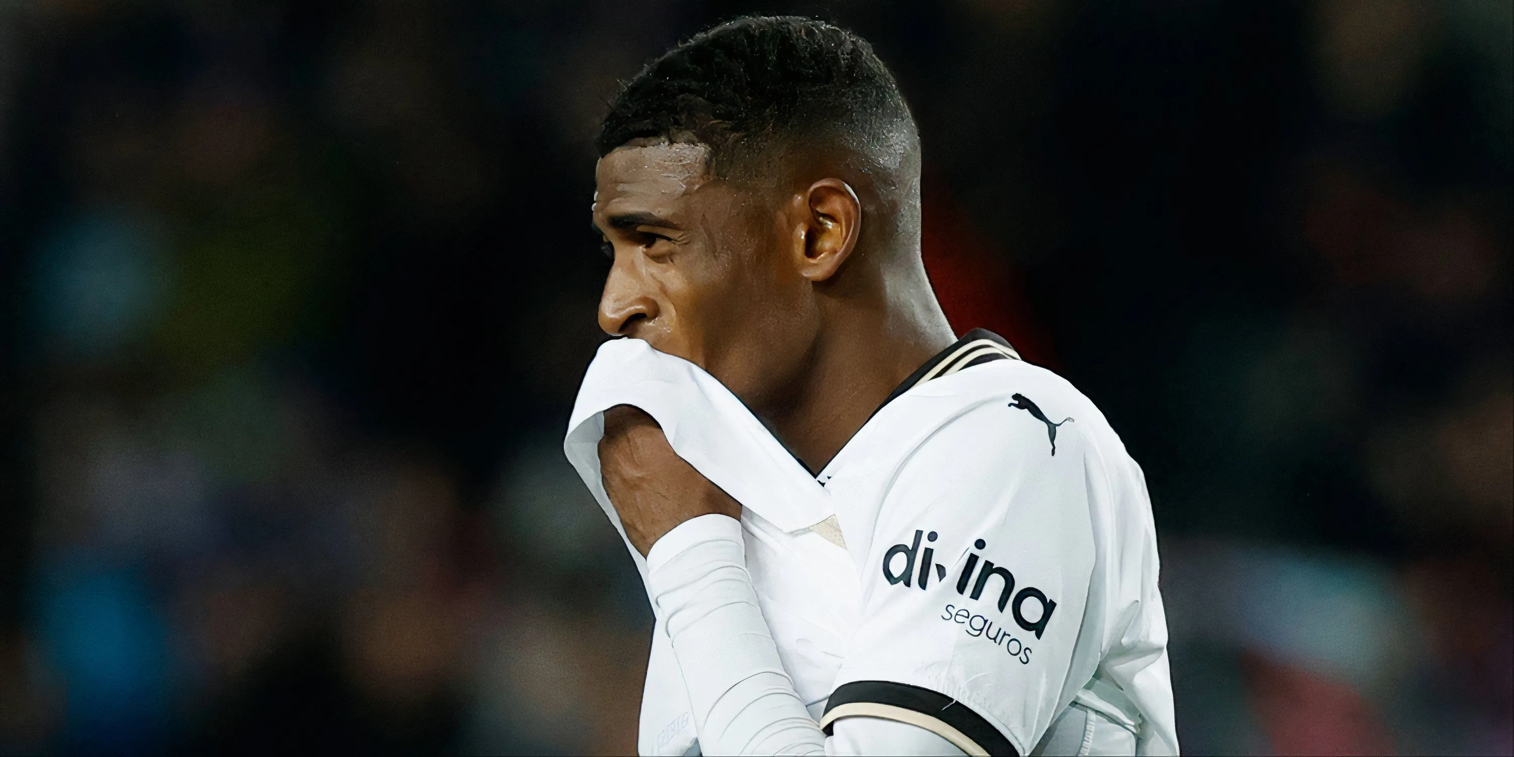 Cristhian Mosquera, trung vệ trẻ tiềm năng vừa đạt thỏa thuận gia nhập Arsenal từ Valencia