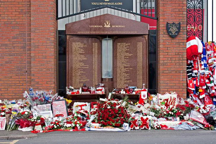 Đài tưởng niệm Hillsborough tại Anfield, một nơi thiêng liêng tưởng nhớ các nạn nhân thảm kịch năm 1989.