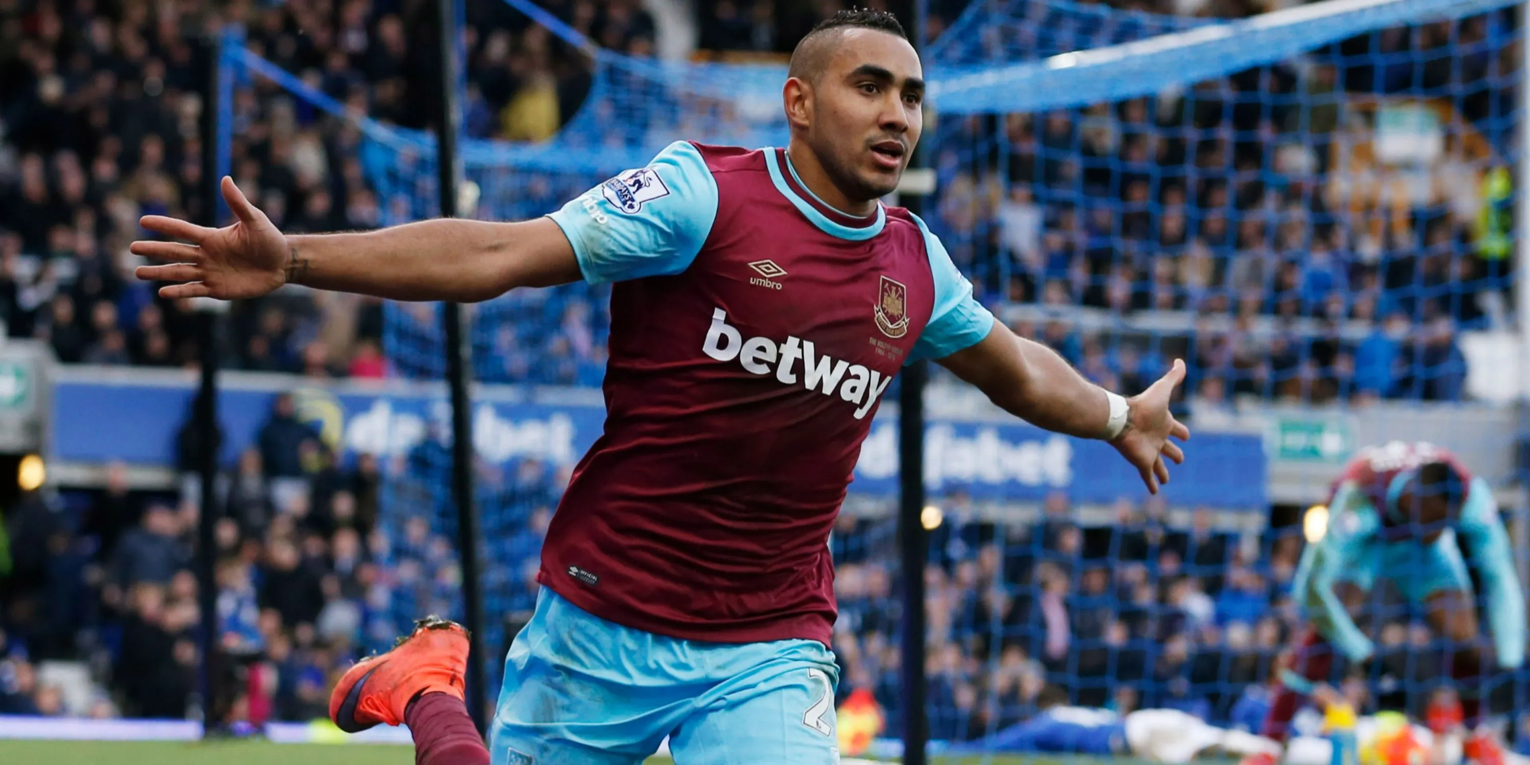 Dimitri Payet trong màu áo West Ham United, biểu tượng của những thương vụ chuyển nhượng tiềm năng tại Premier League