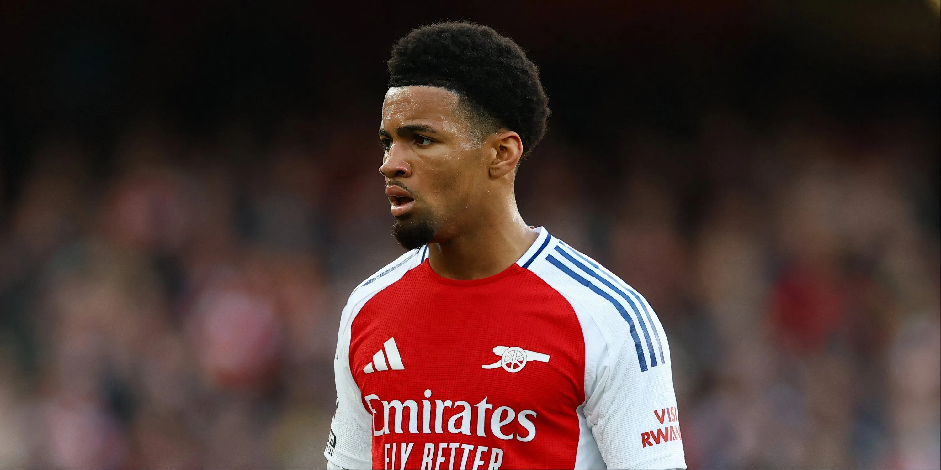 Ethan Nwaneri trong màu áo Arsenal, tài năng trẻ triển vọng của Premier League.