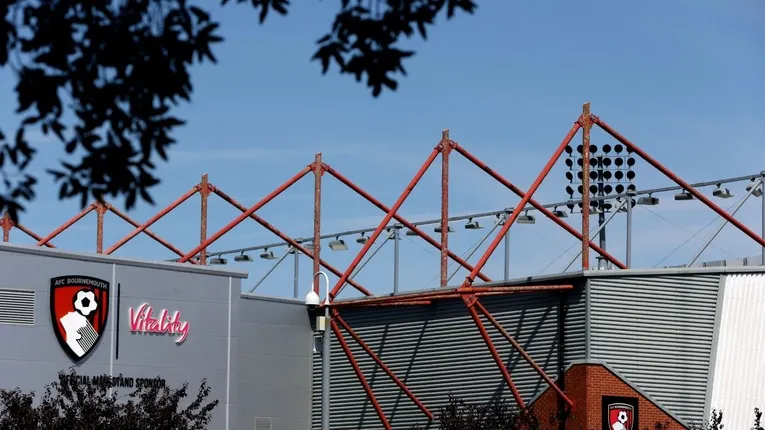 Góc nhìn bên ngoài của sân vận động Vitality Stadium, sân nhà của AFC Bournemouth