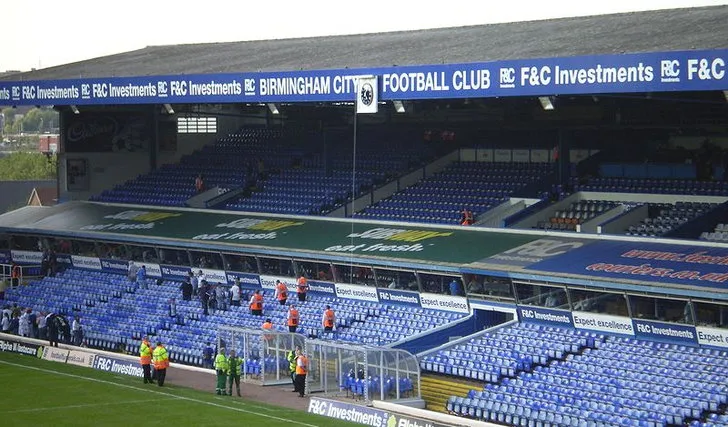Góc nhìn cận cảnh một khán đài tại St. Andrew's, sân vận động lịch sử của Birmingham City