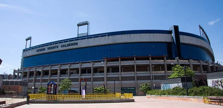 Góc nhìn toàn cảnh sân Vicente Calderón từ một khán đài