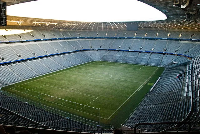 Góc nhìn toàn cảnh từ khán đài bên trong sân Allianz Arena