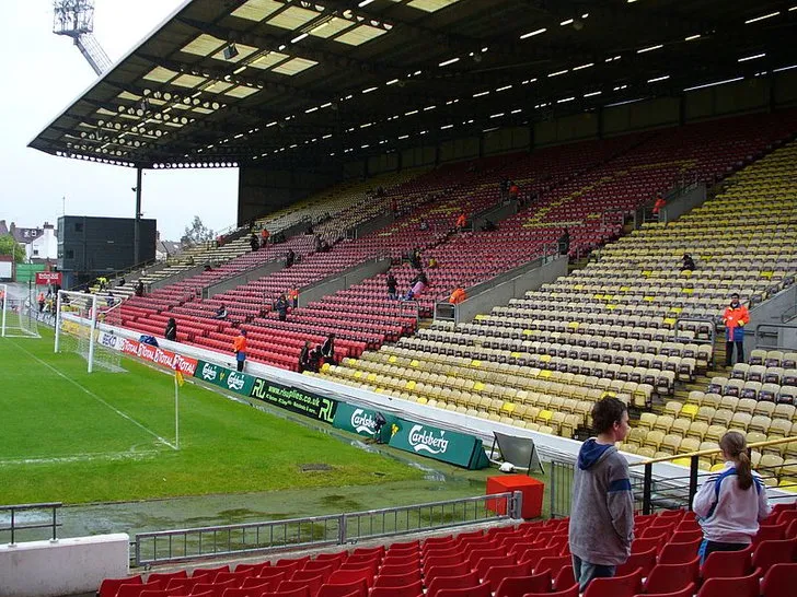 Góc nhìn từ khán đài Rookery tại sân Vicarage Road
