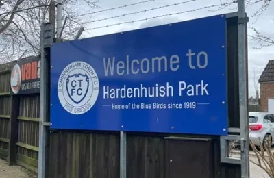 Hardenhuish Park sân nhà của Chippenham Town