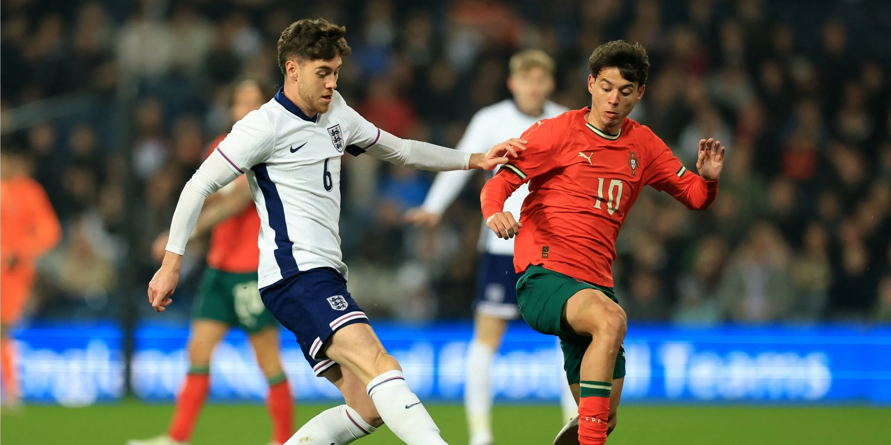 Hayden Hackney trong màu áo U21 Anh