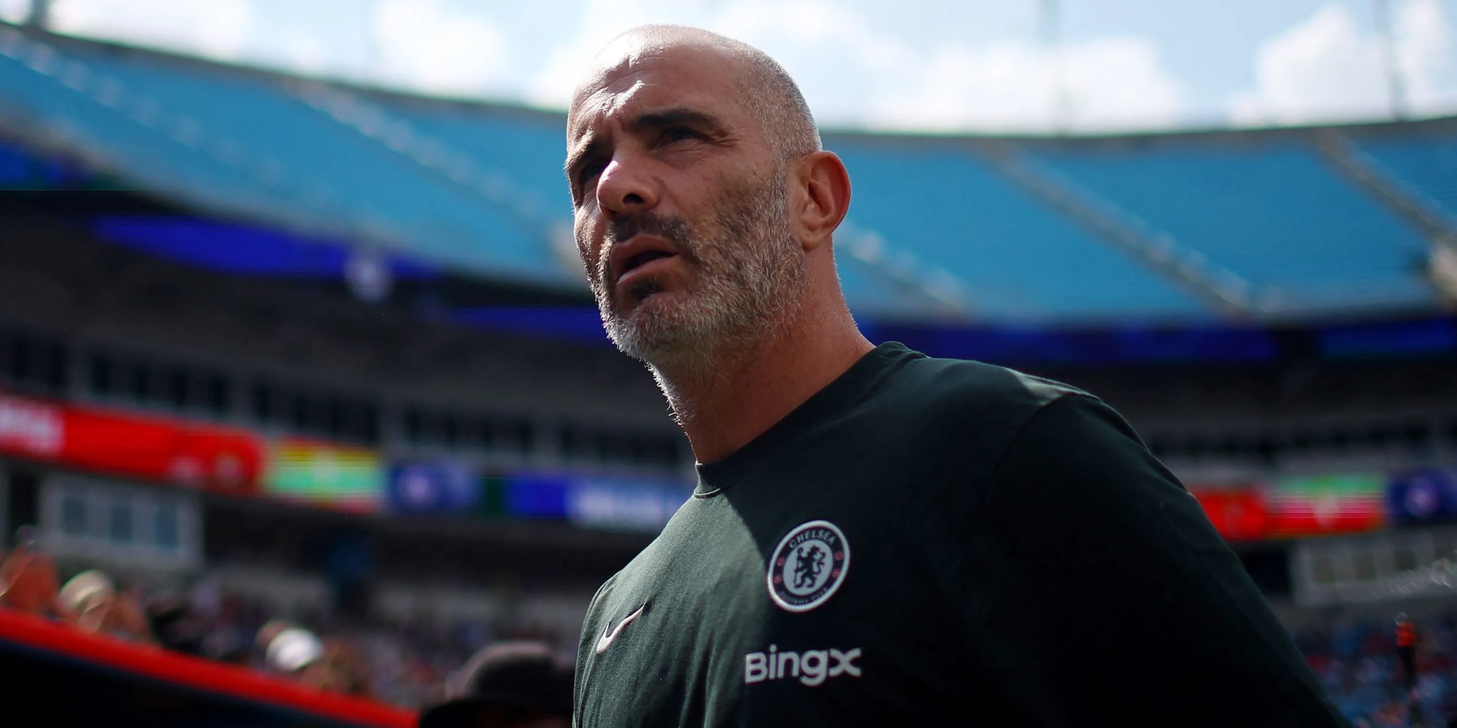 HLV Enzo Maresca của Chelsea chỉ đạo từ khu kỹ thuật