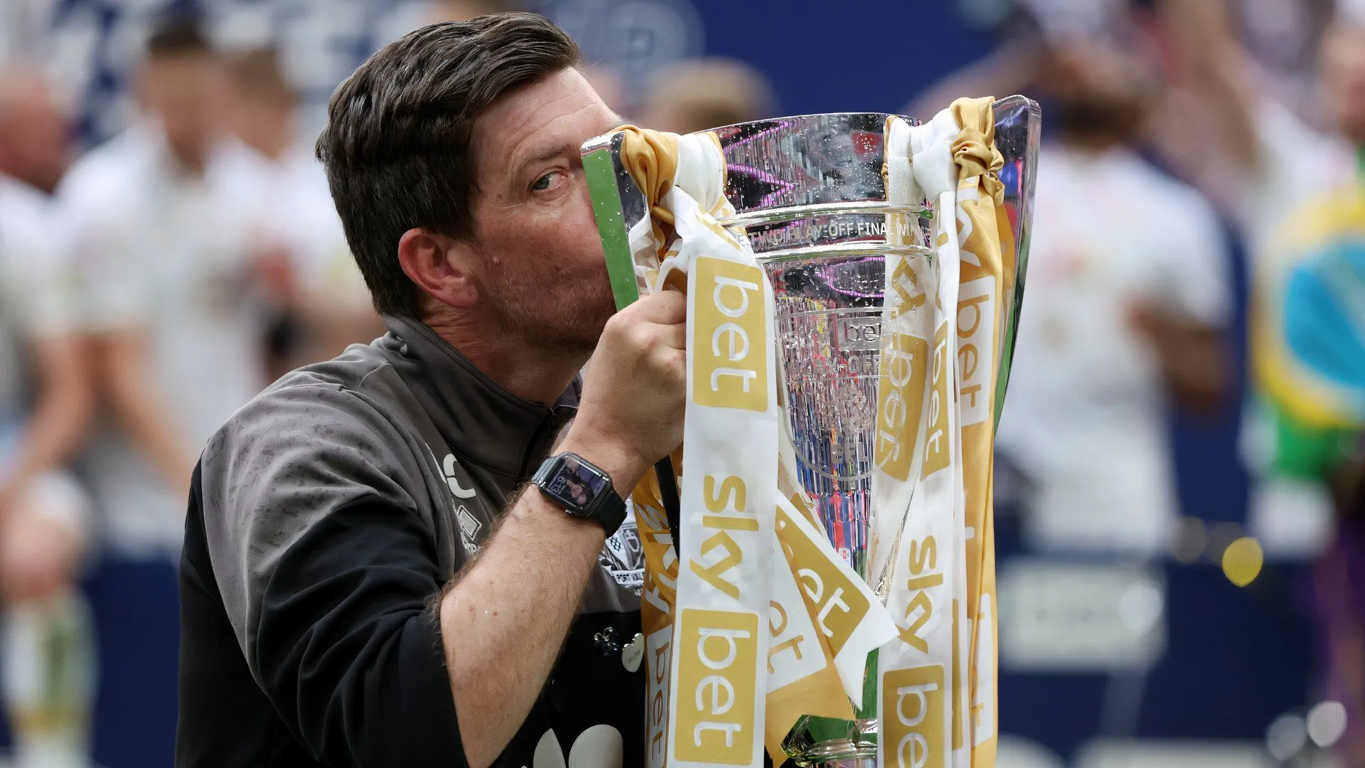 Huấn luyện viên Darrell Clarke trong thời gian làm việc tại Port Vale
