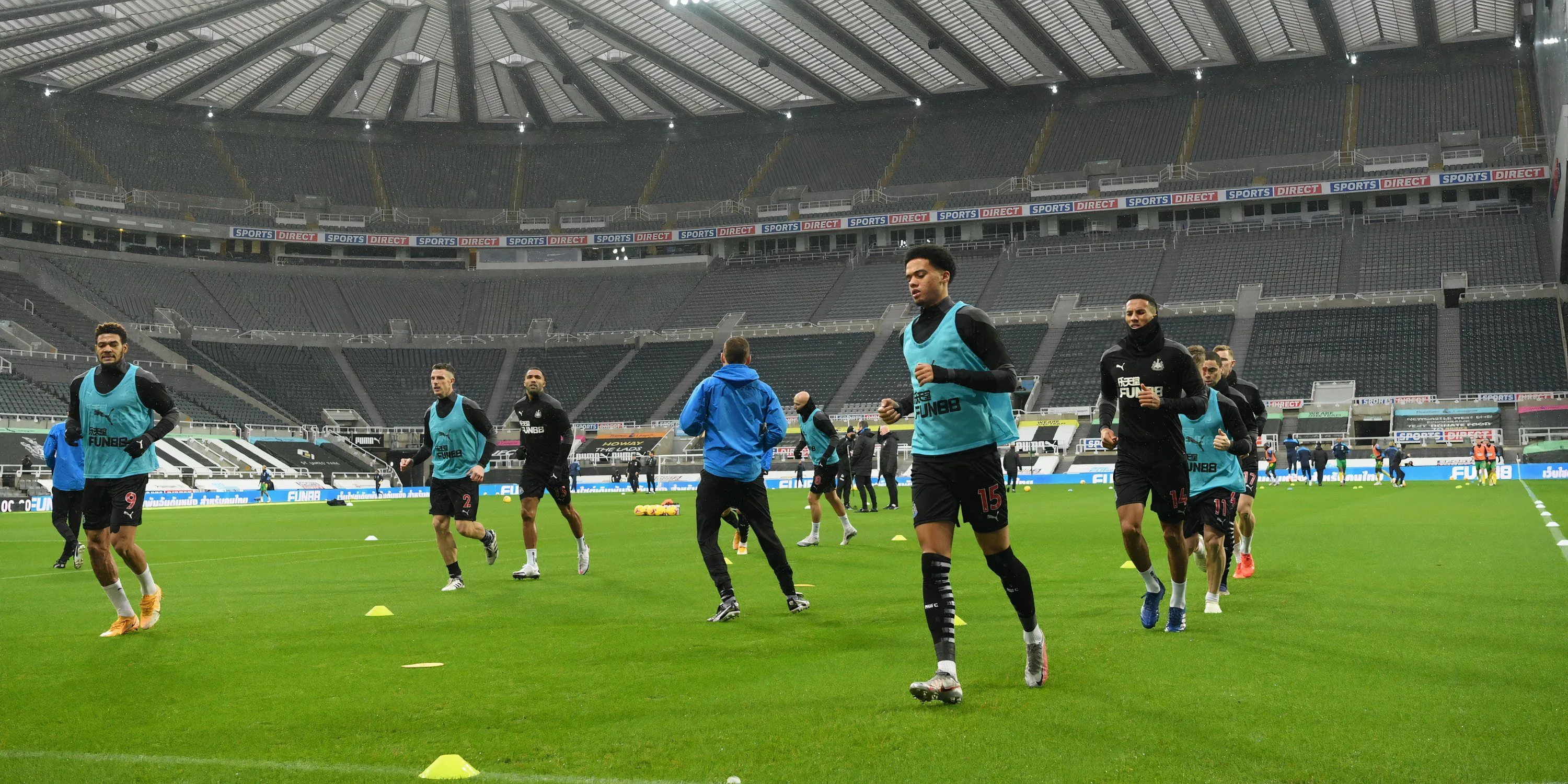 Jamal Lewis thi đấu cho Newcastle United tại Premier League