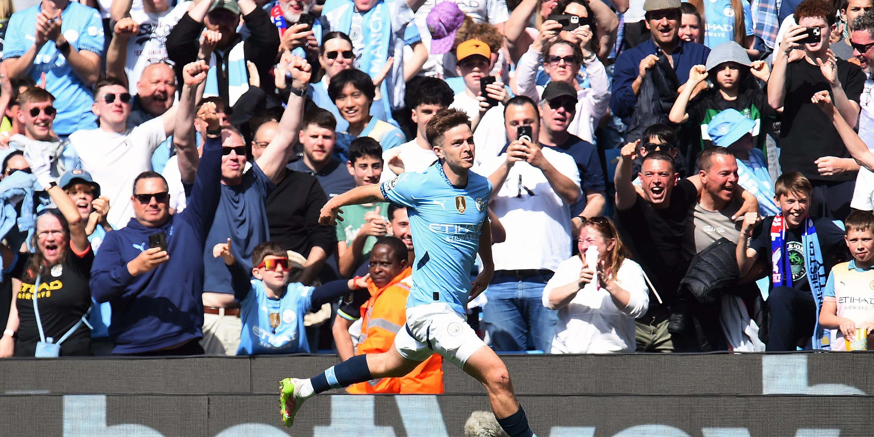 James McAtee sao trẻ triển vọng của Manchester City đang lọt tầm ngắm Everton