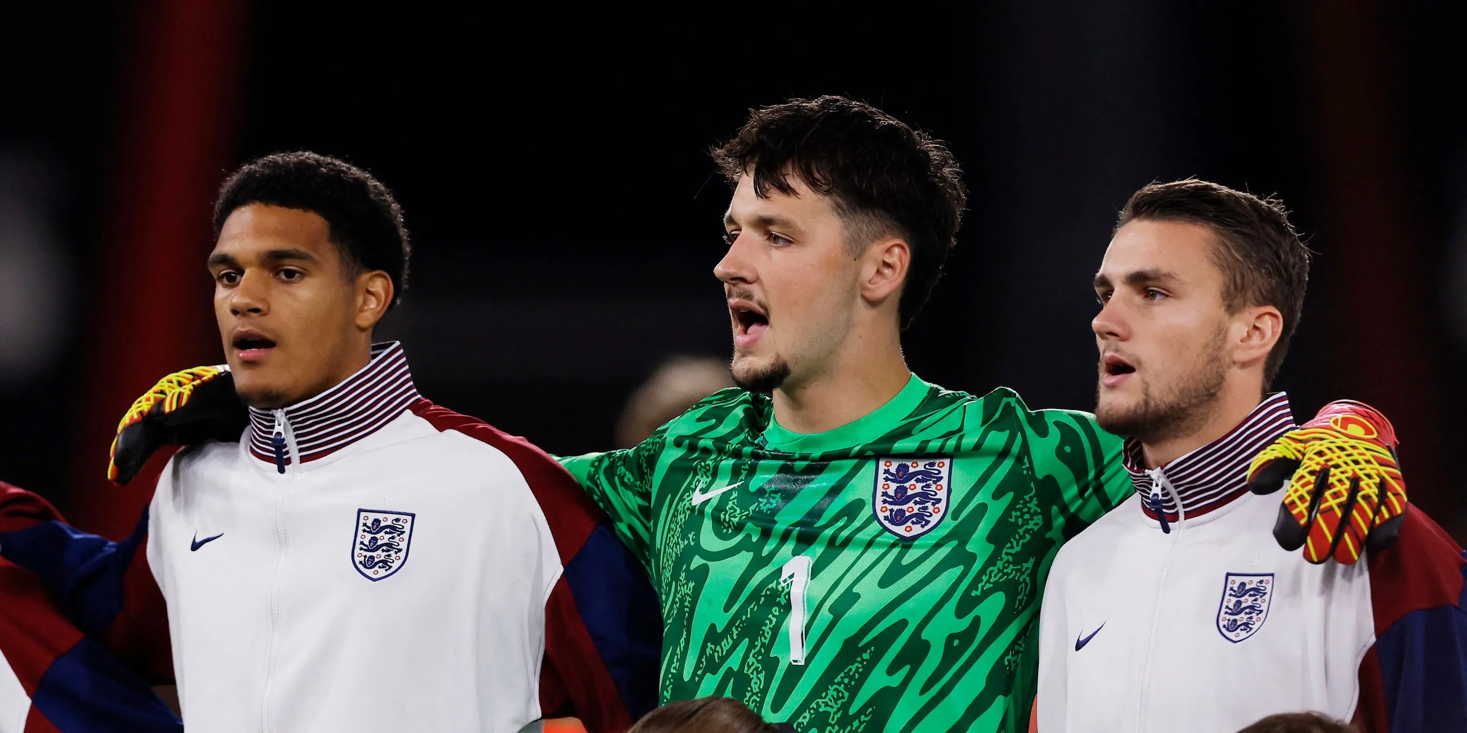 James Trafford và đồng đội U21 Anh trước trận đấu