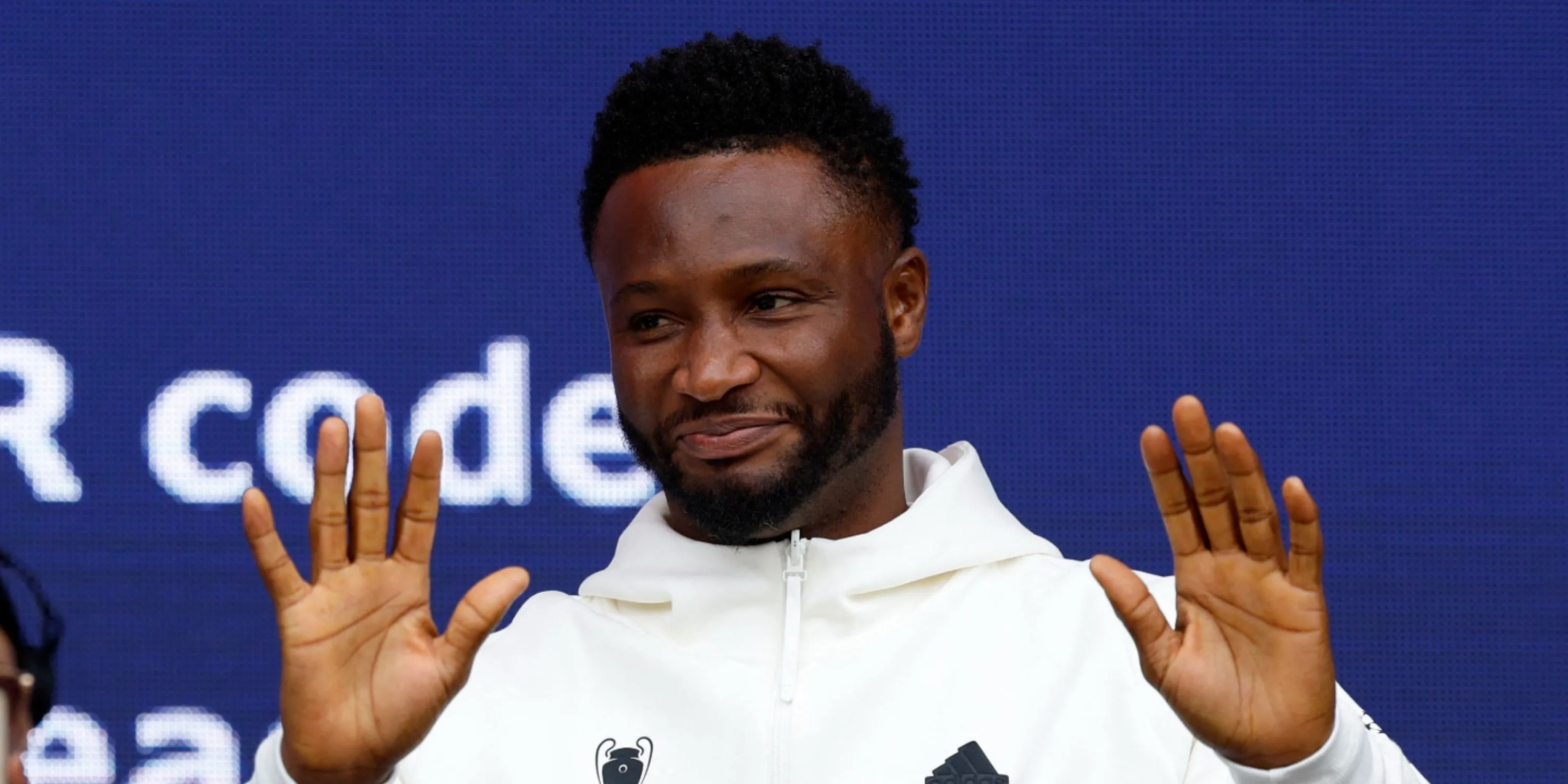 John Obi Mikel trong màu áo Chelsea, một thương vụ chuyển nhượng đầy tranh cãi