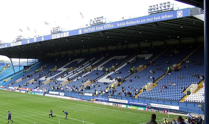 Khán đài Bắc (North Stand) tại sân Hillsborough nhìn từ trên cao