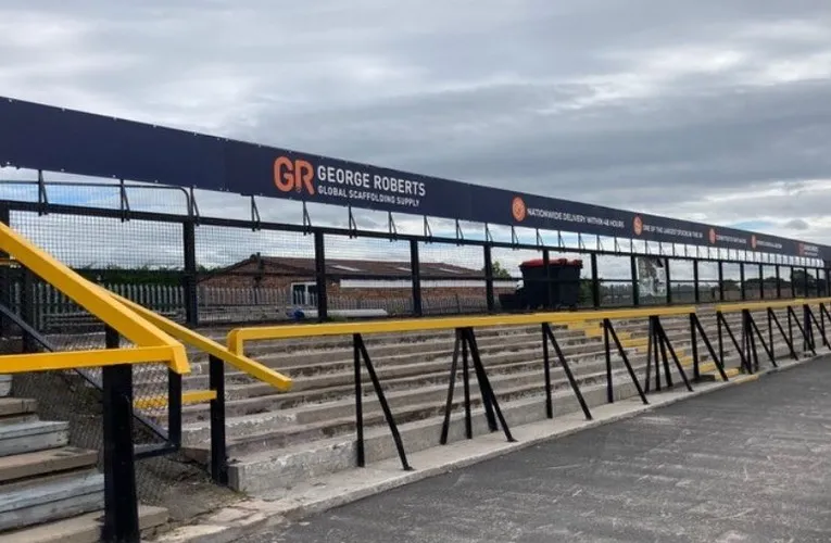 Khán đài Blowick End, sân Haig Avenue, dành cho cổ động viên đội khách