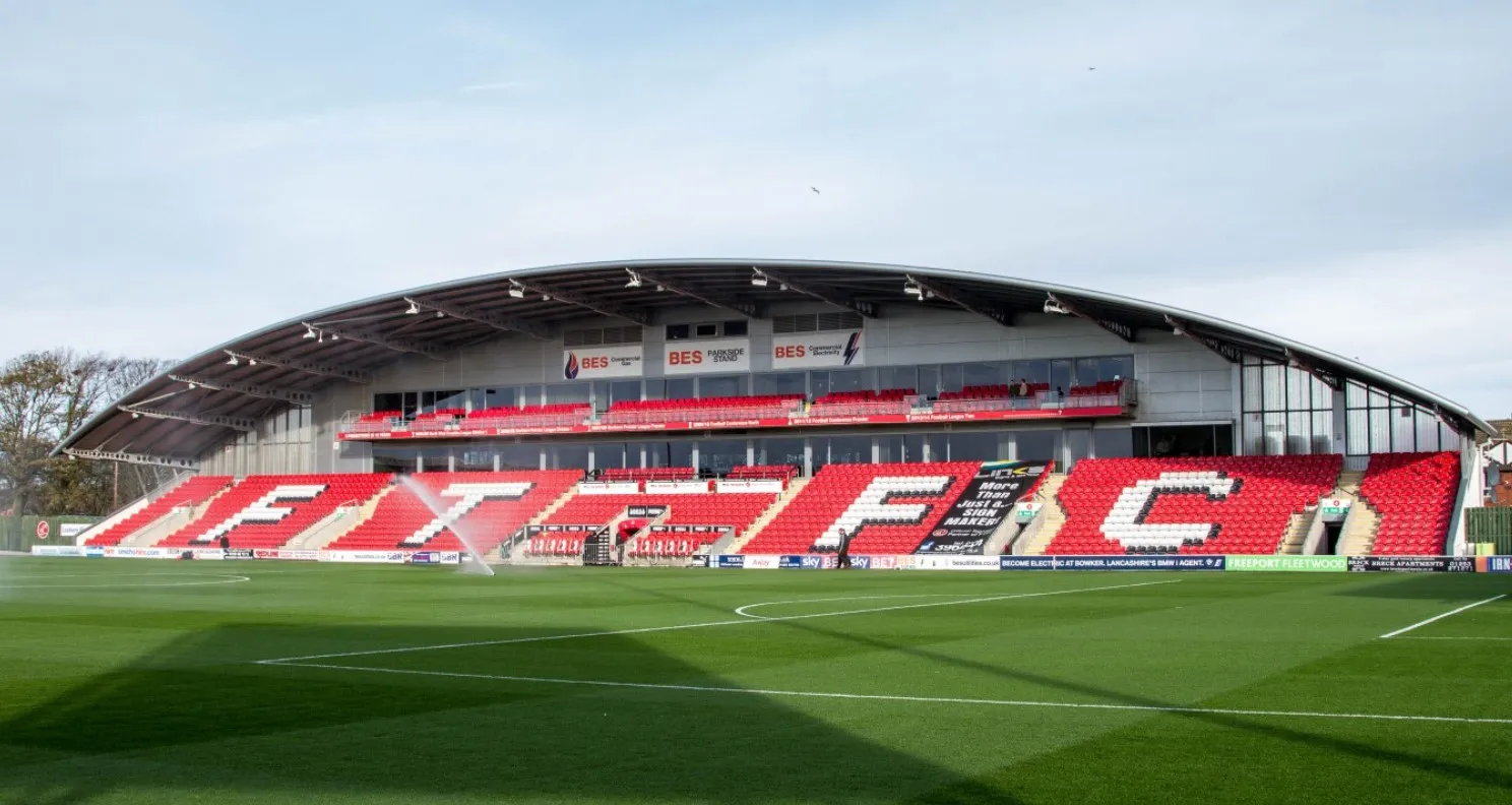 Khán đài chính (Main Stand) của sân Highbury Fleetwood Town