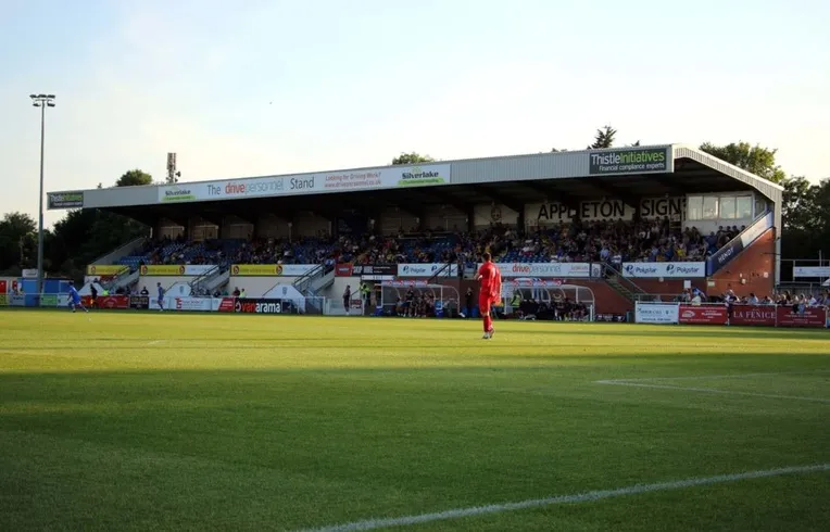 Khán đài chính (Main Stand) của sân Silverlake Stadium, Eastleigh FC